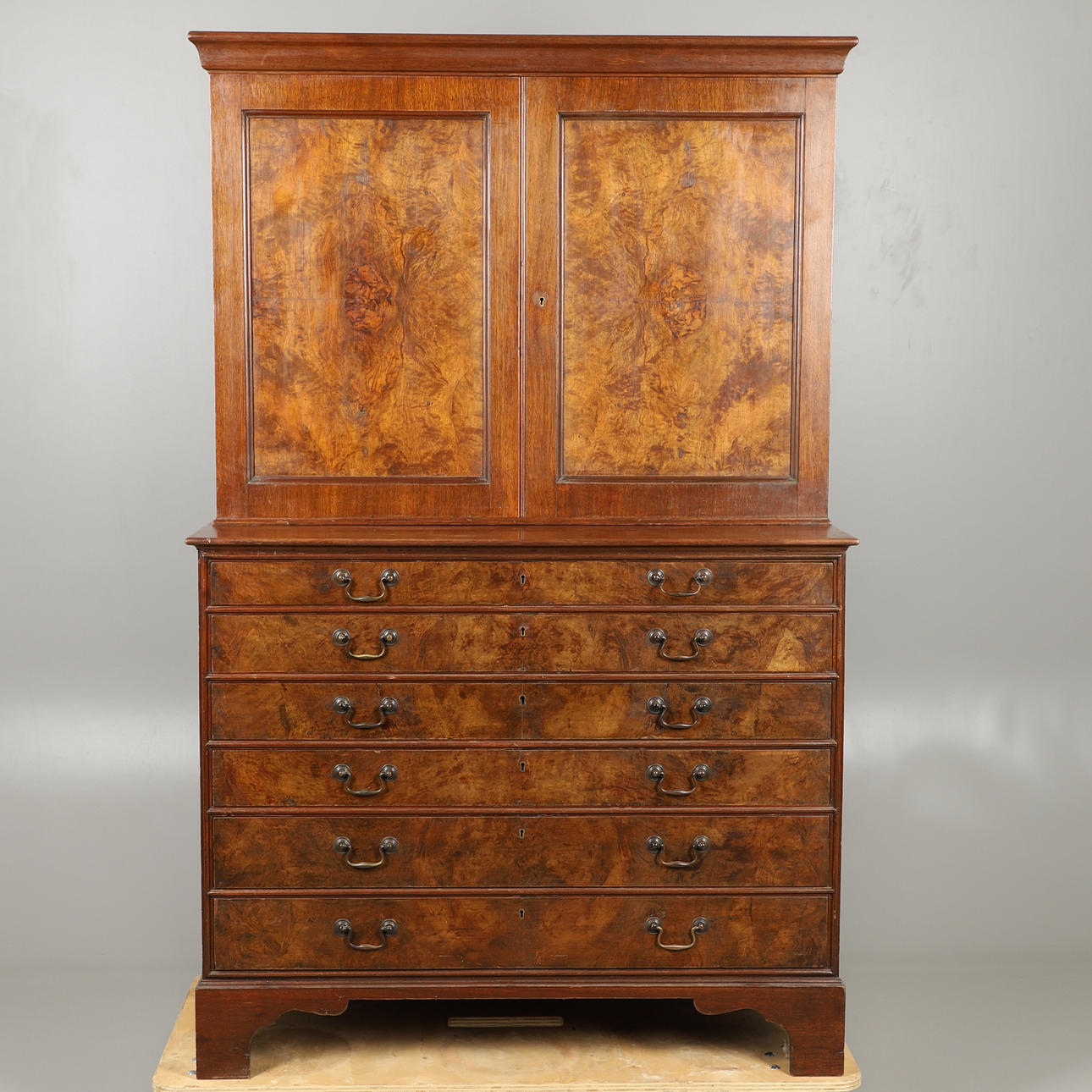 EN VALNØD PAPIRKISTE.