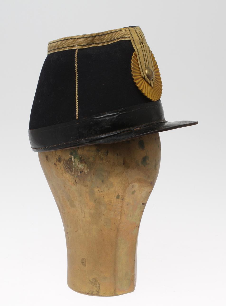 UNIFORMSMÖSSA, svensk, 1800-tal.