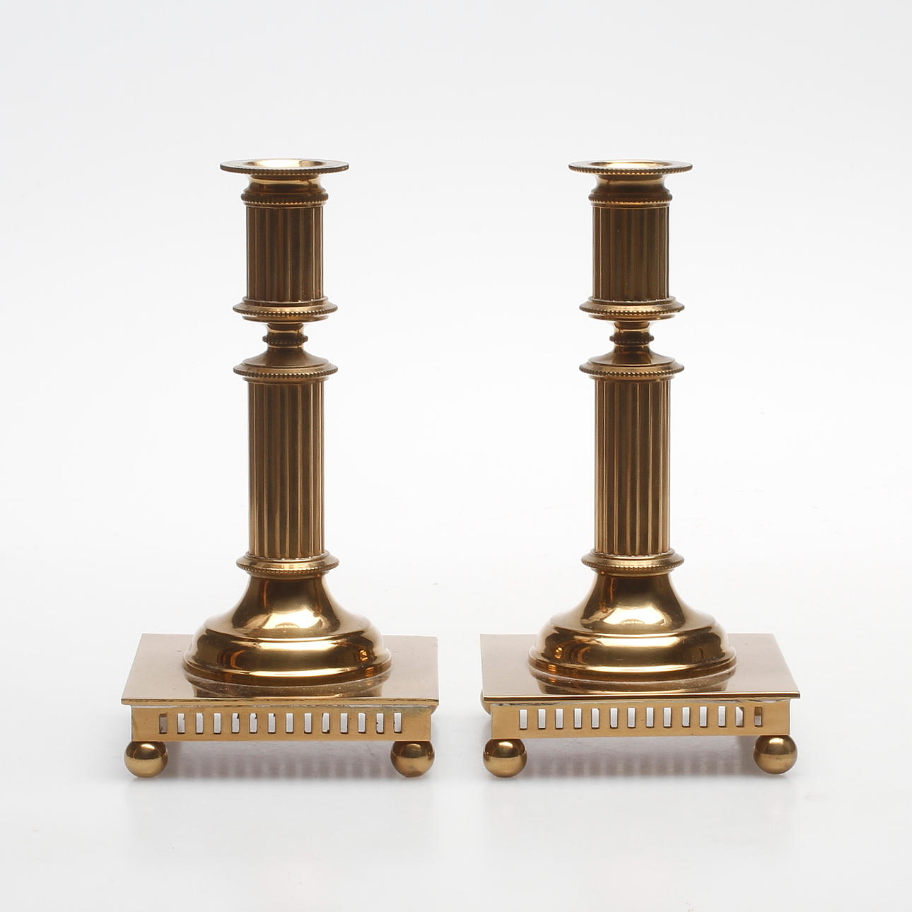 LJUSSTAKAR, ett par, bronsmalm, Mitab, Karlshamn.