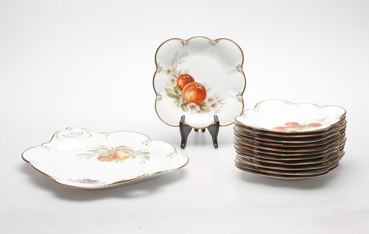 FRUKTSERVIS, 13 delar, porslin, Hackefors.