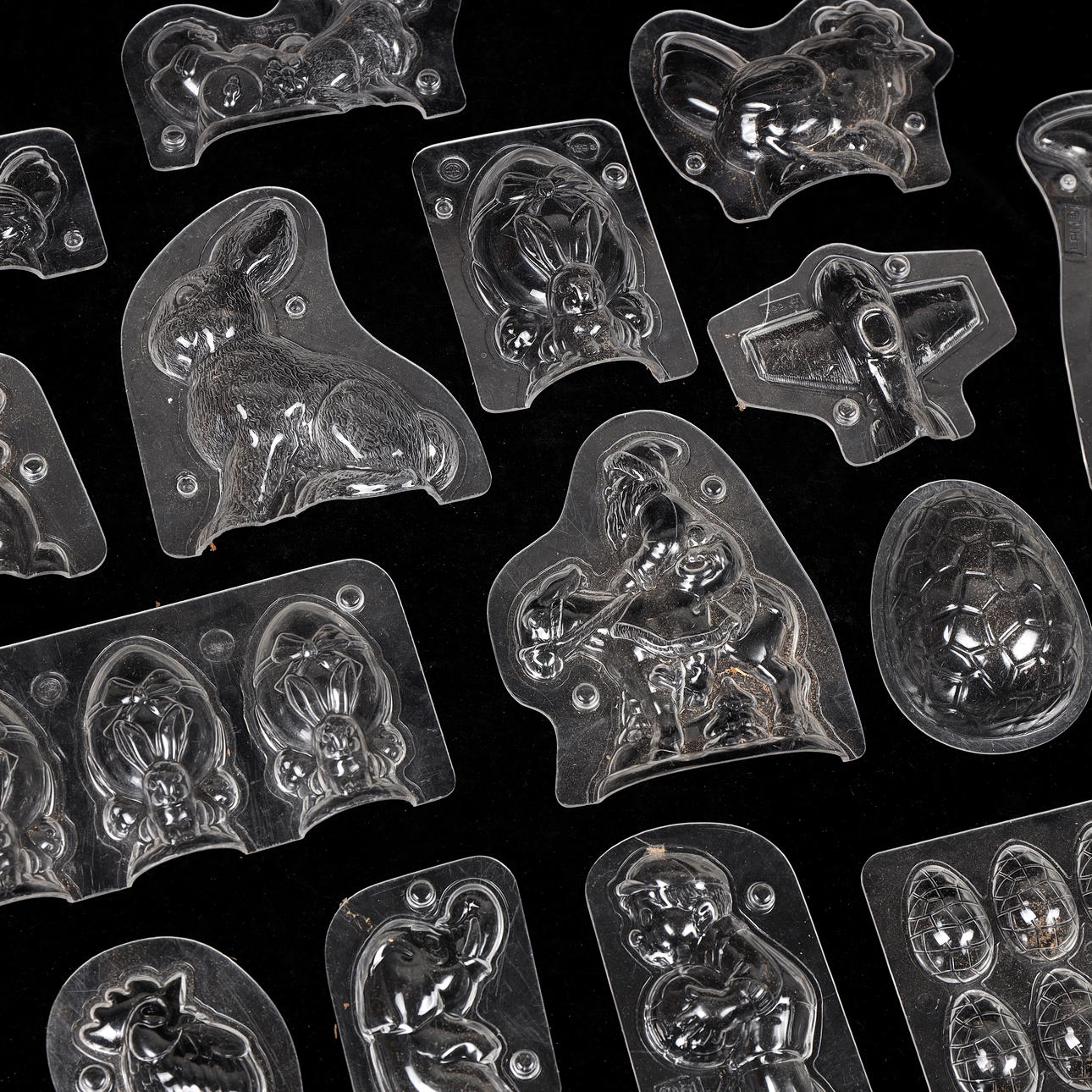 CHOKLADFORMAR, parti, plast, 1900-talets andra hälft.