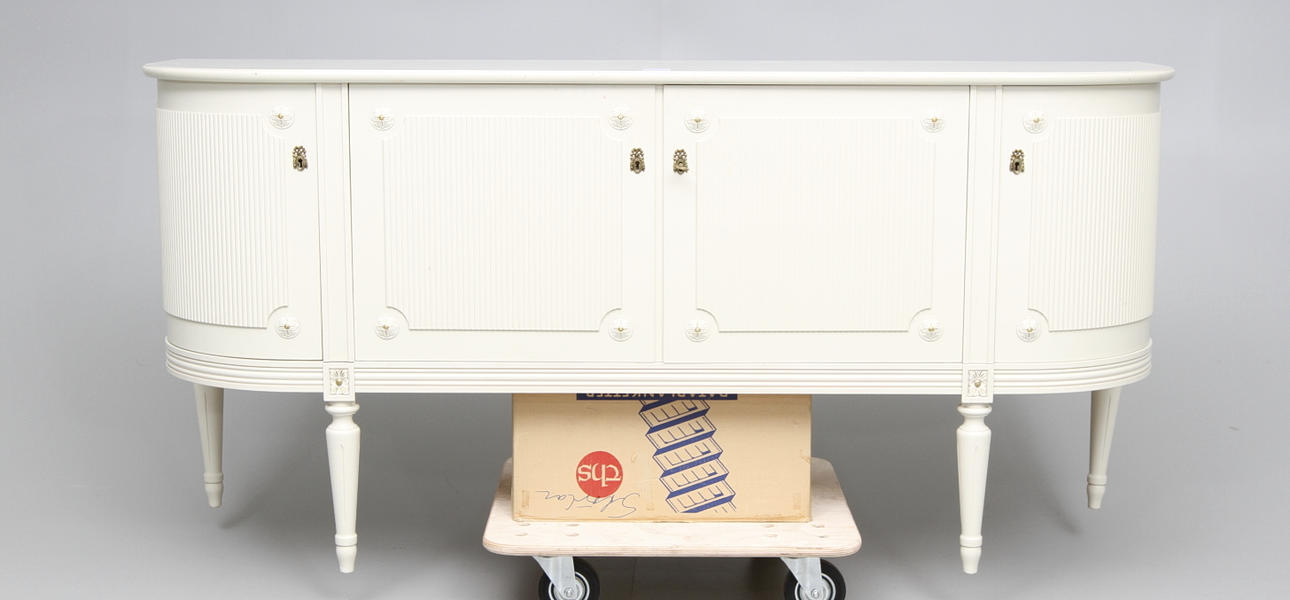 SIDEBOARD, Gustaviansk stil . 1900-talets mitt.