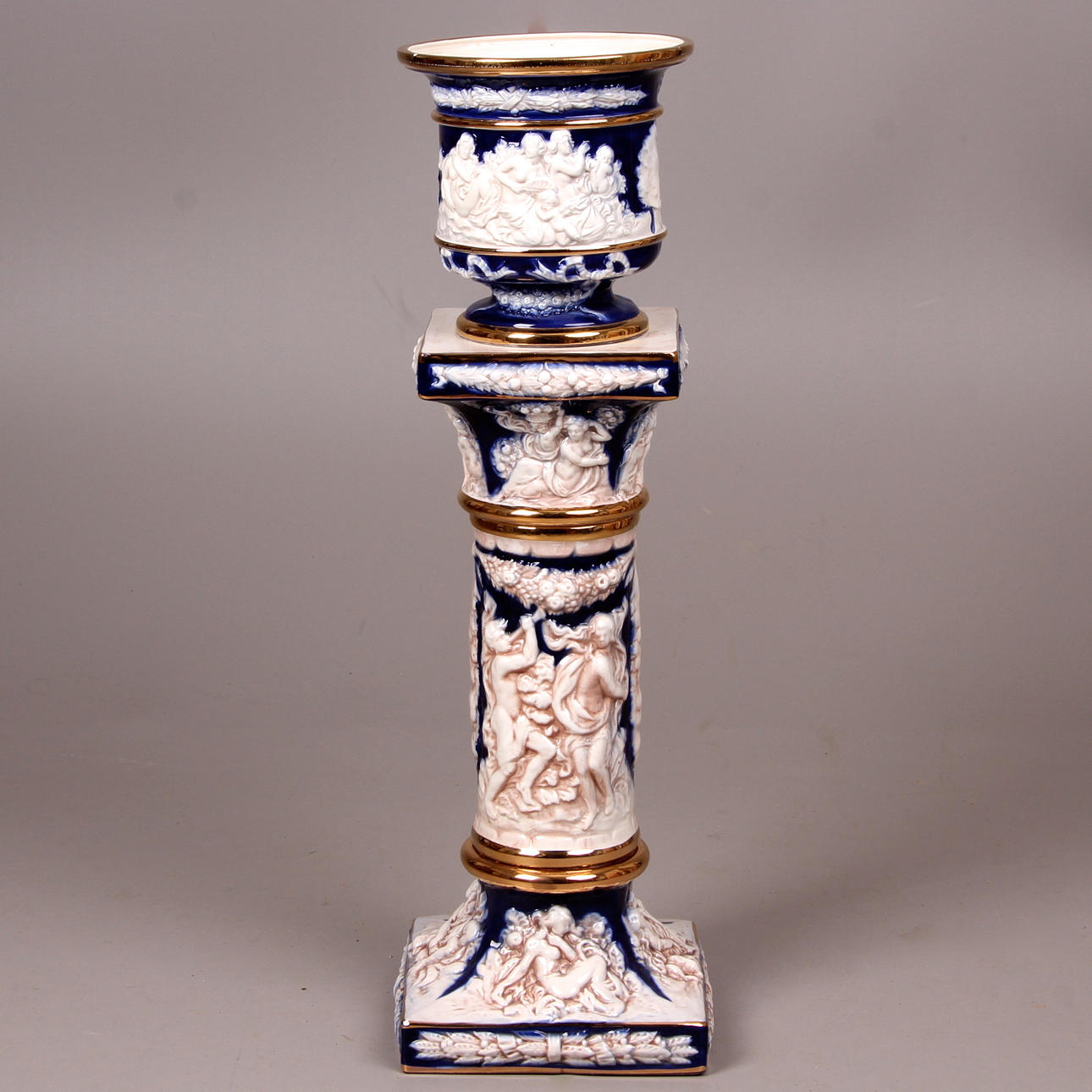 PIEDESTAL, samt urna, porslin, Italien.