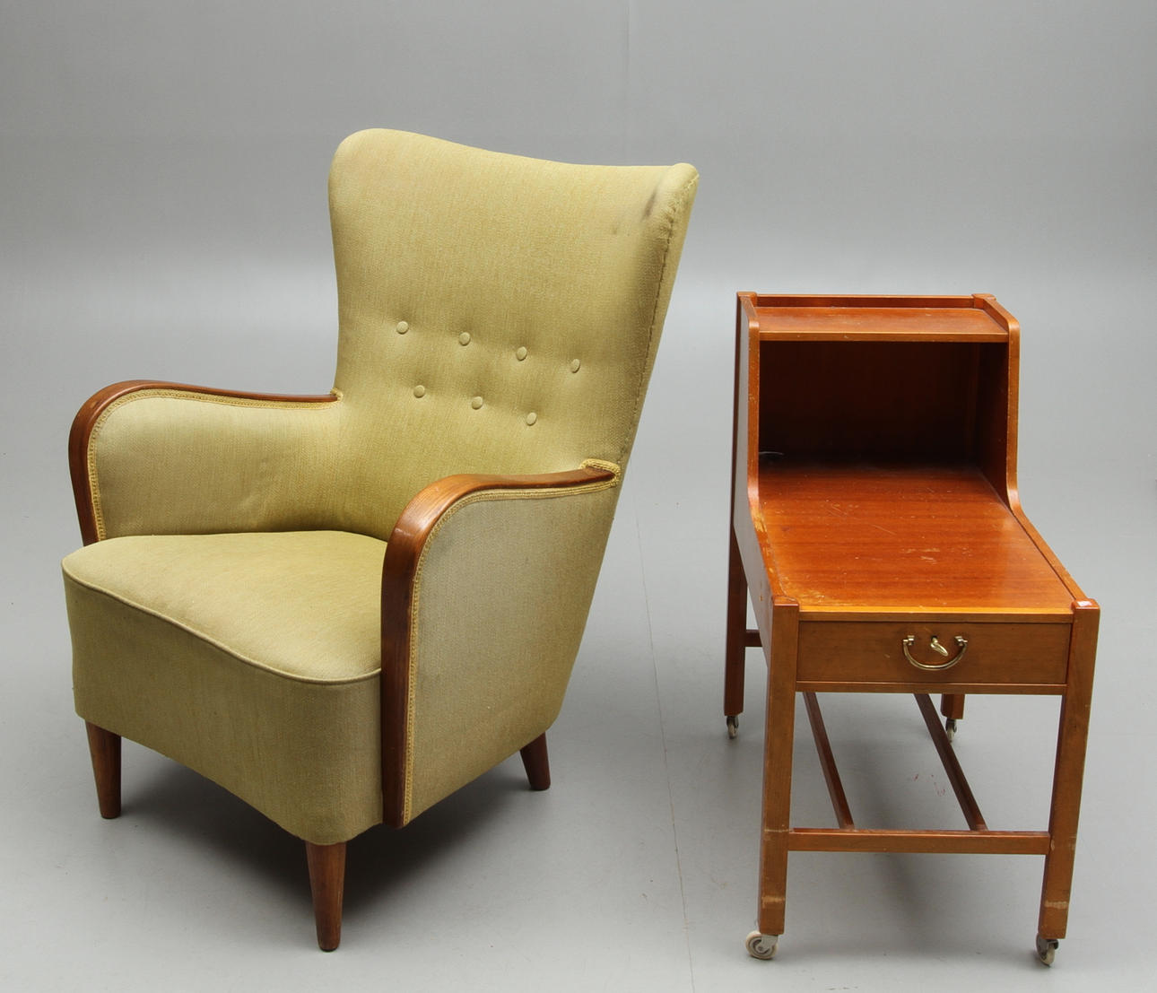 NATTDUKSBORD, FÅTÖLJ, 1900-tal.