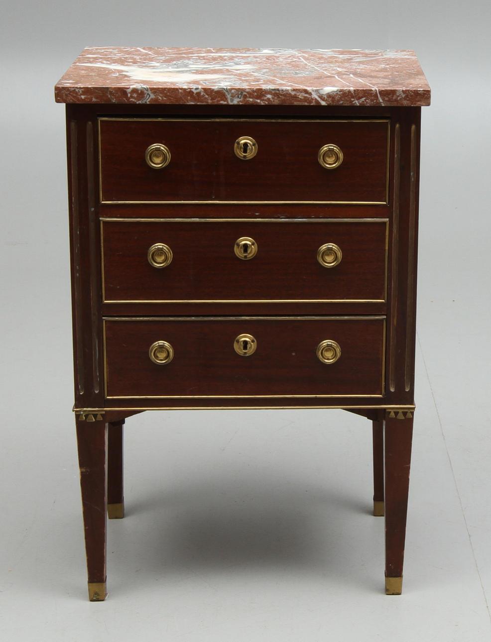 BYRÅ, med stenskiva, gustaviansk stil, 1900-tal.