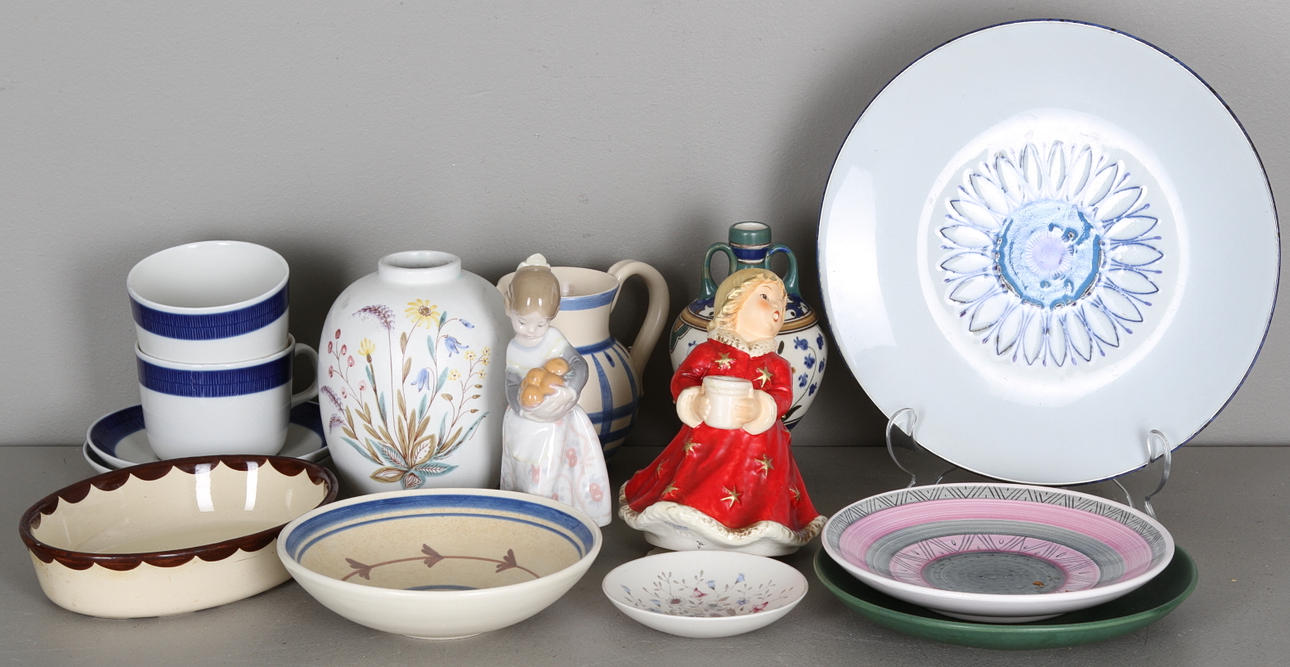 KERAMIKFÖREMÅL, 14 delar, bl.a. Goebel, Gustavsberg, Rörstrand, Lladro, 1900-tal.