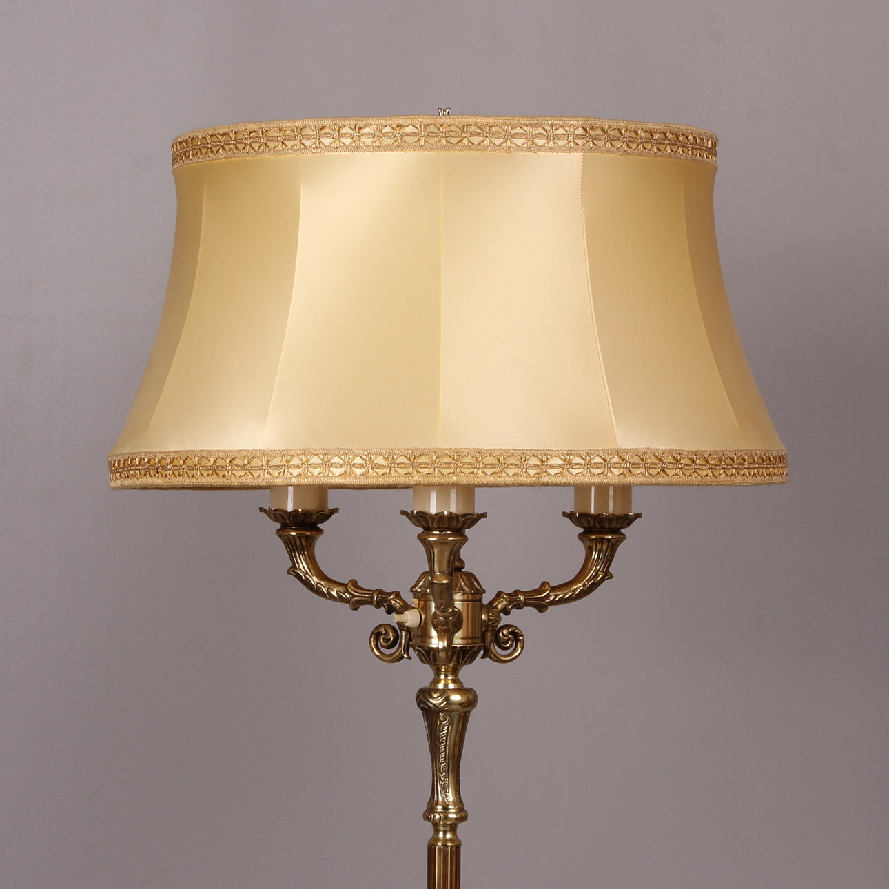 GOLVLAMPA, mässing, 1900-talets mitt.