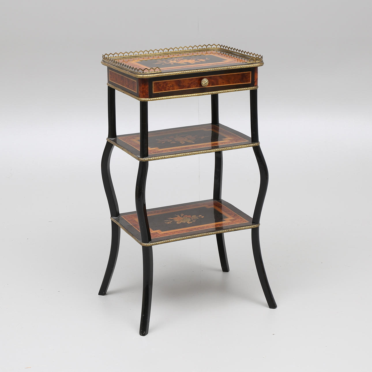 BORD, olika träslag, 1900-tal.