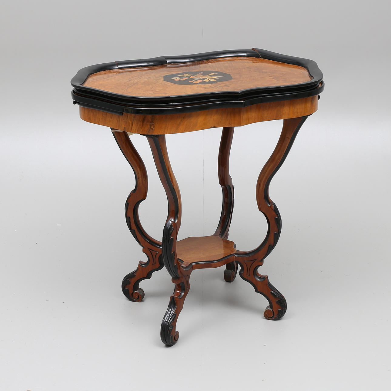 BORD med SERVERINGSBRICKA, olika träslag, 1900-tal.