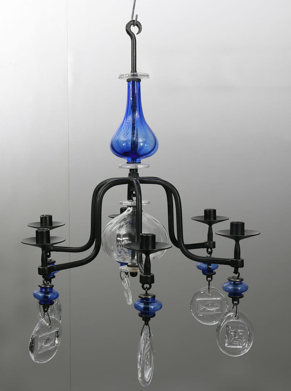 ERIK HÖGLUND. Ljuskrona, smide och glas, 6 armar, Boda, 1900-talets mitt.