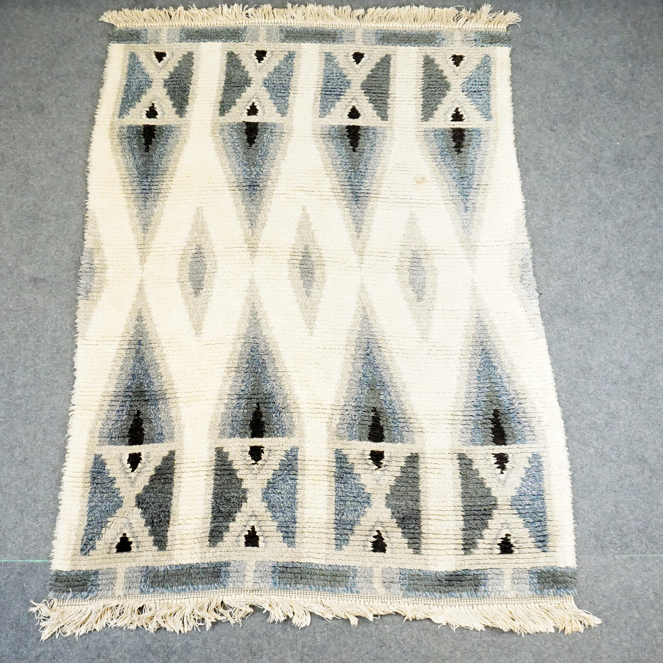 FLOSSAMATTA, ca 193 x 138 cm.