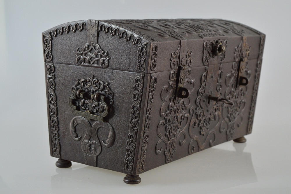 KASSETT, järn, troligen Berlin, 1700/1800-tal.