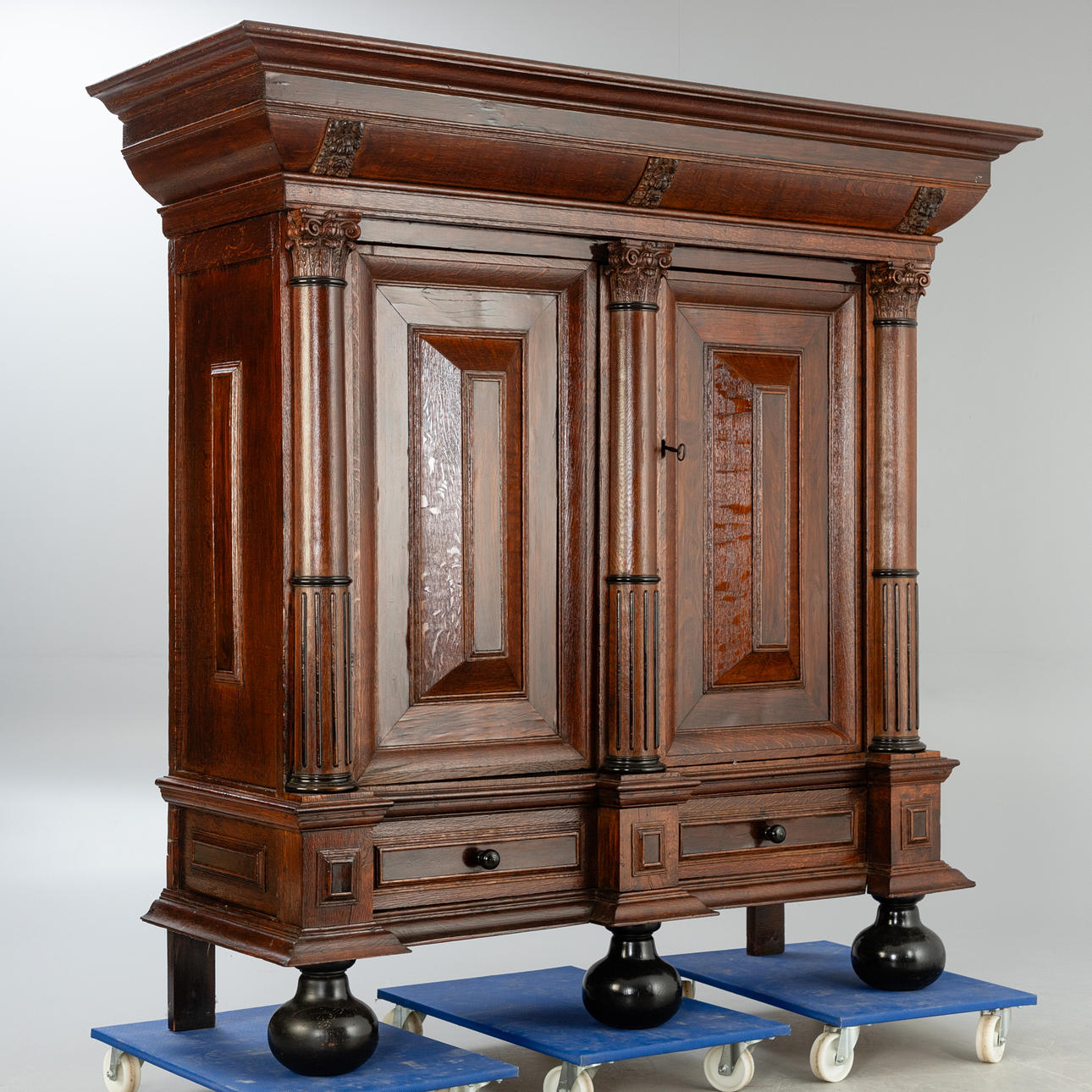 Barockskåp, Holland, omkring 1720.