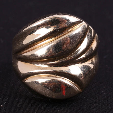 RING, guld 14K (585), vikt 4,2 gram.