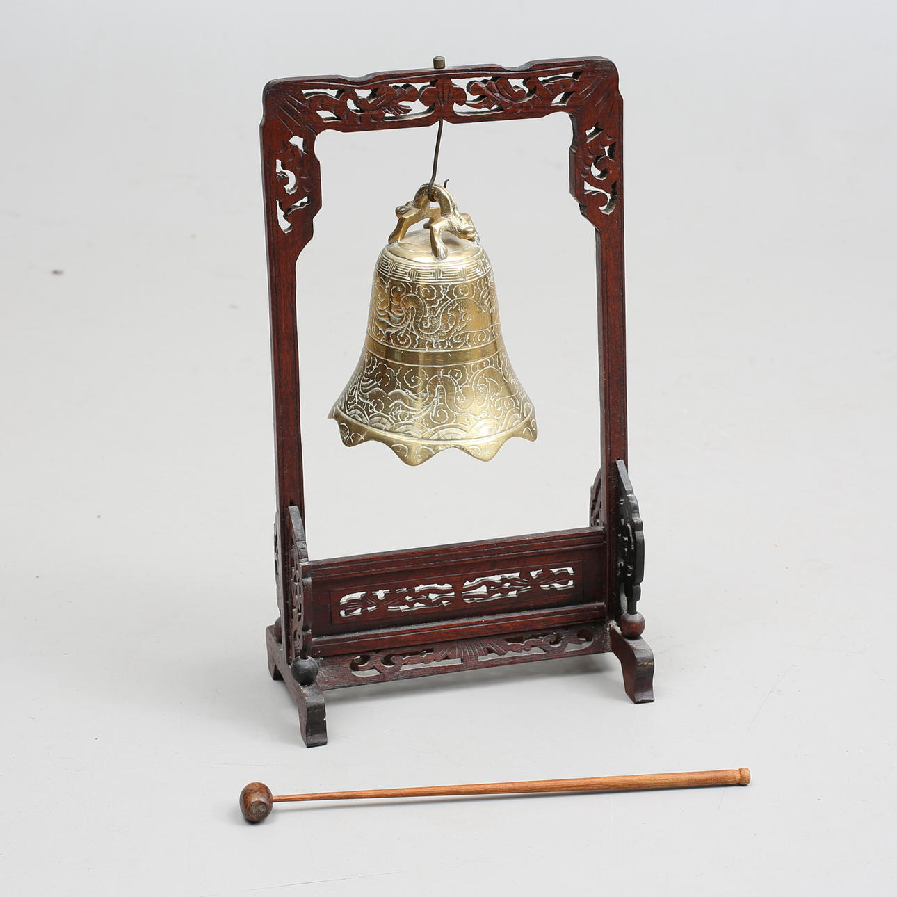 GONGGONG, mässing och trä, Kina.