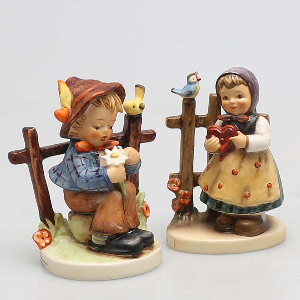 FIGURINER i porslin, 2 st, Maria Innocentia Hummel, Goebel, Tyskland.
