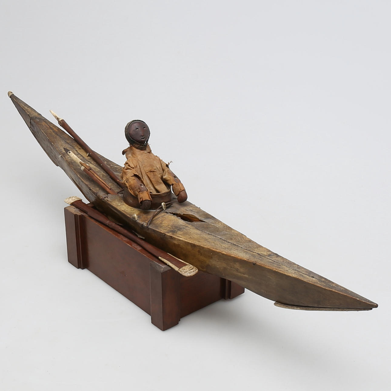 KAJAK i skinn och trä, Grönland omkring 1900.