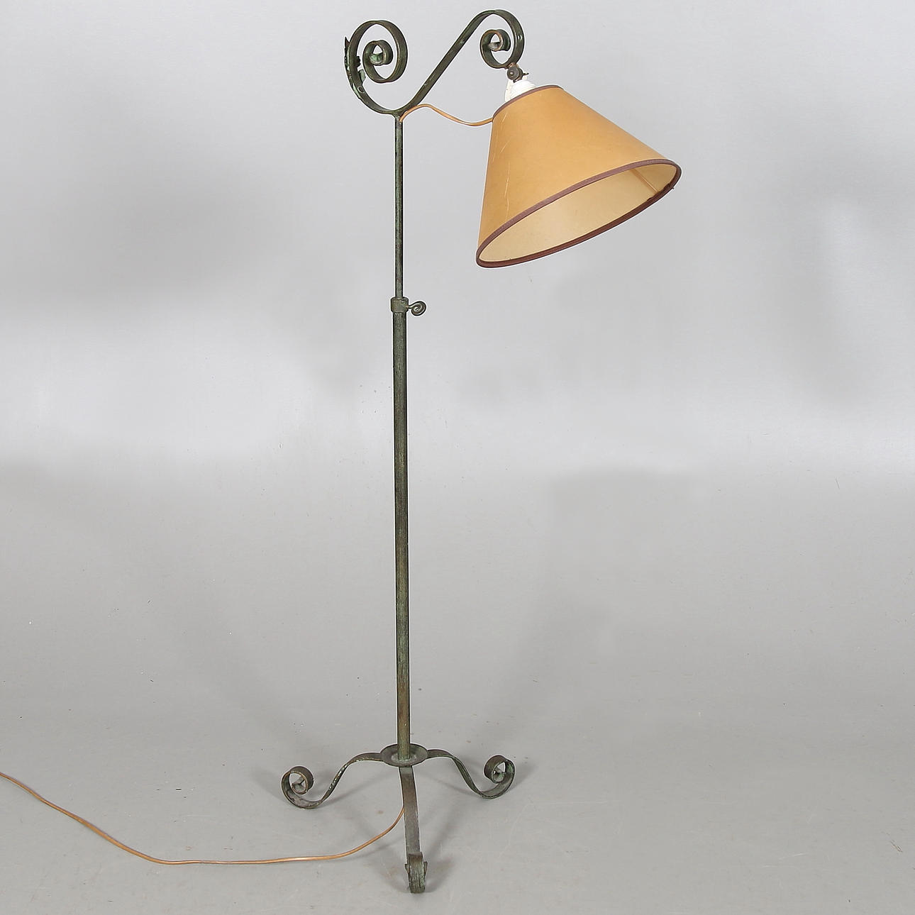 GOLVLAMPA, jugendstil. 1900-talets andra hälft.