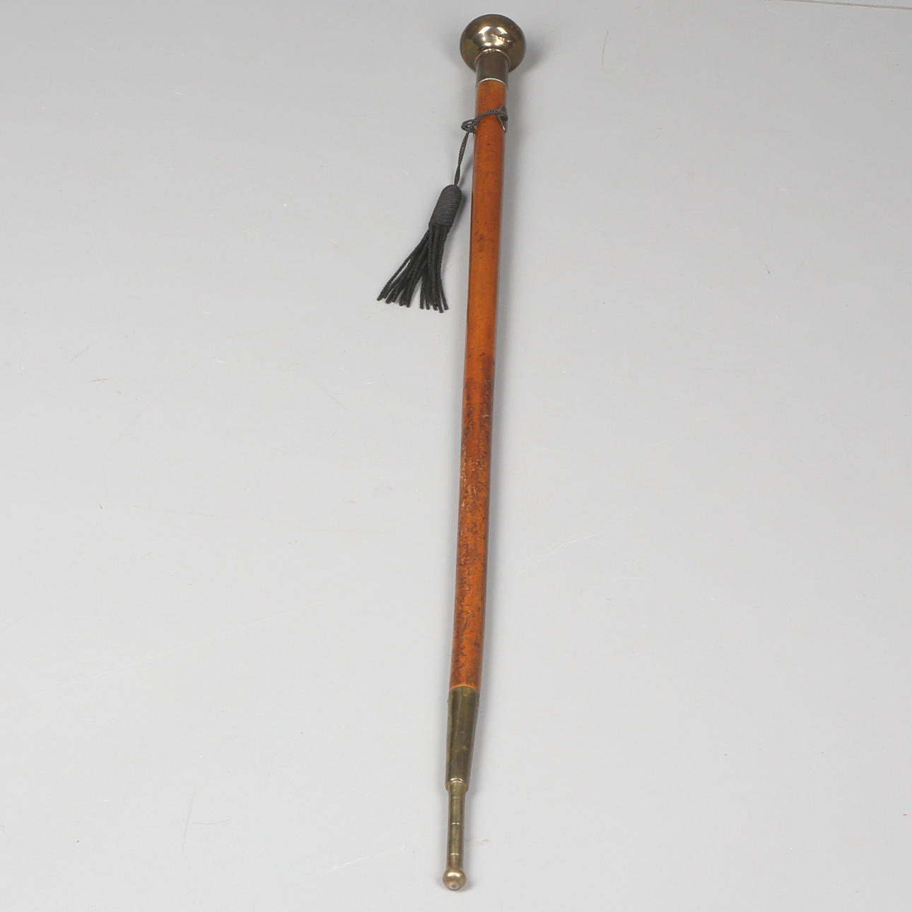 SPATSERKÄPP, trä/mässing, sannolikt tidigt 1800-tal.