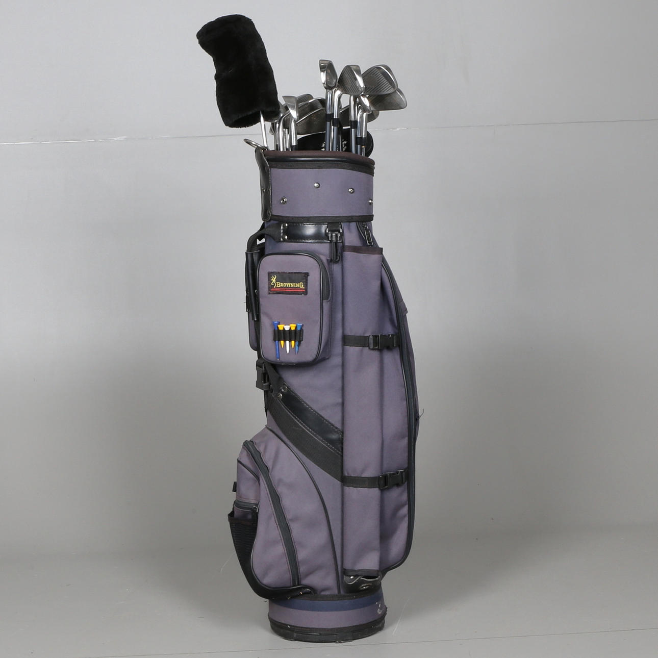 GOLFSET samt BAG, 16 st högerklubbor, mestadels Grand-Prix.