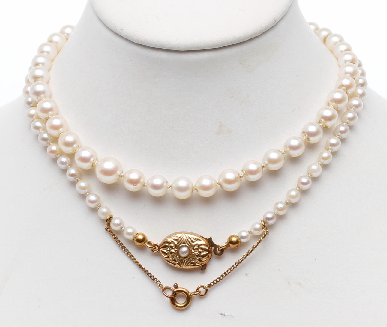 PÄRLCOLLIER, guldlås, 18k, Hugo Grun&Co, Stockholm 1952.