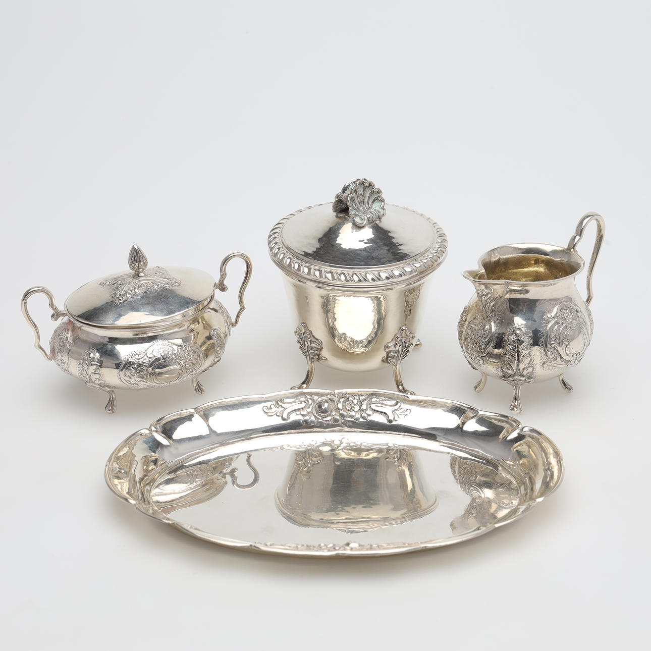 OBJETOS DE PLATA, 4 partes.