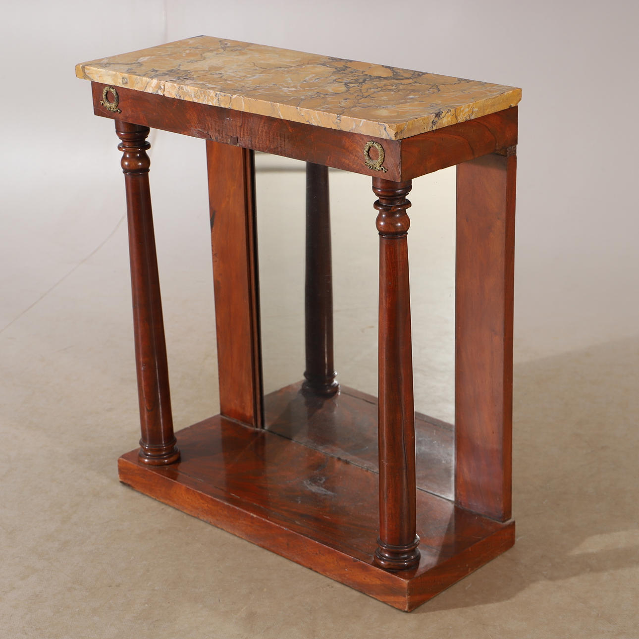 KONSOLENTISCH, Mahagoni mit Marmorplatte, Empire.