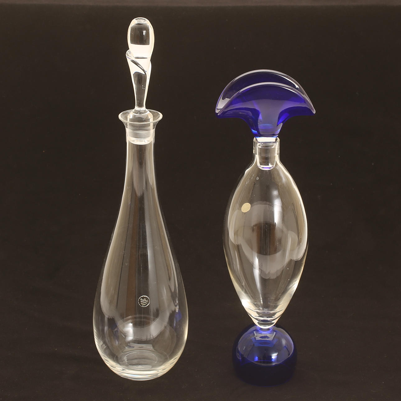 Ein Set mit 2 Glaskaraffen, Rosenthal.