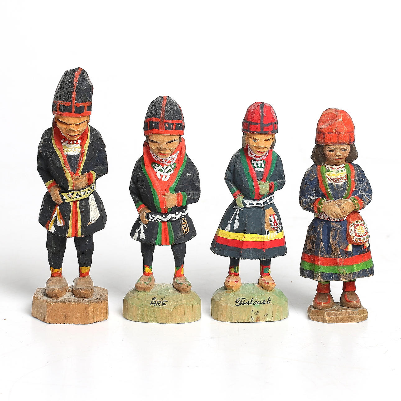 SAMEFIGURER / SKULPTURER, 4 st, trä, Georg Jonsson samt Torborg Lindborg. 1900-tal.