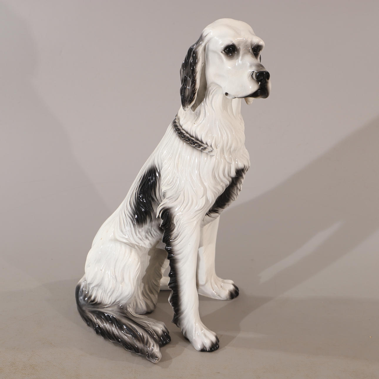 GOLVFIGURIN, hund, porslin.