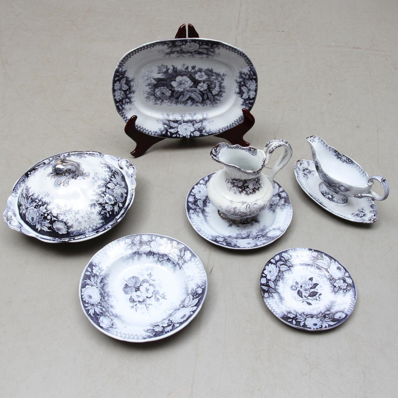 MATSERVIS, 32 delar, flintgods, "Jardiniere", Villeroy & Boch, 1800-tal.