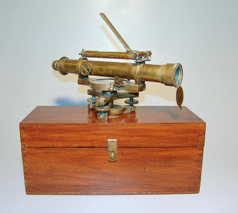THEODOLIT VON OTTO CLEMENT. Berlin omkring 1900.