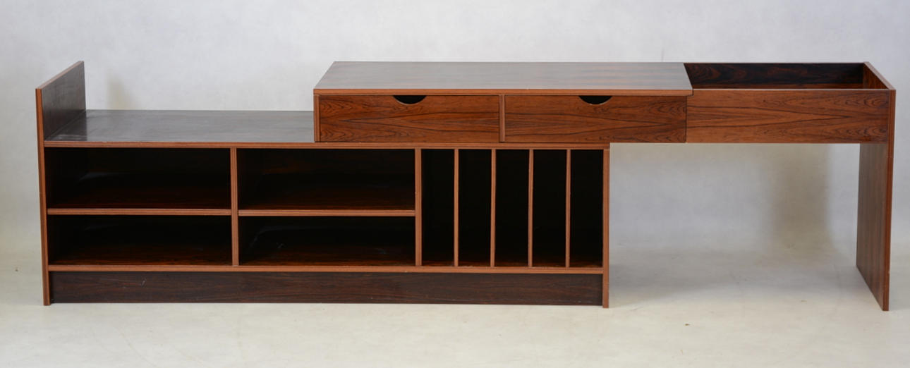 STEREOBÄNK/ SIDEBOARD i jakarandafanér, 1970-tal.