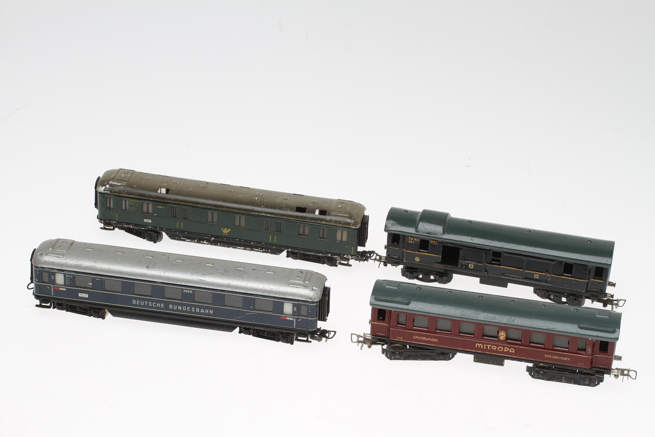 MÄRKLIN 4 personvagnar 342, 344J, 346/6 0ch 346/5.