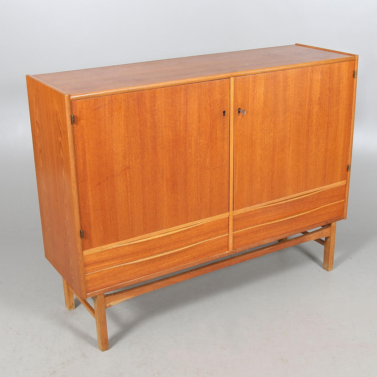 SIDEBOARD/SKÅP, teak. 1950/60-tal.