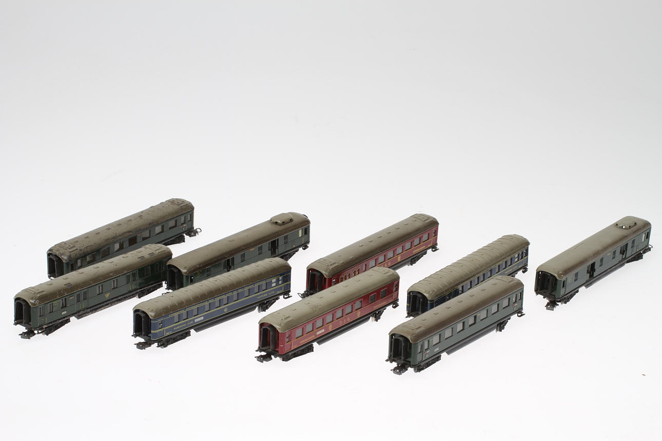 MÄRKLIN 9 personvagnar 346 olika versioner.