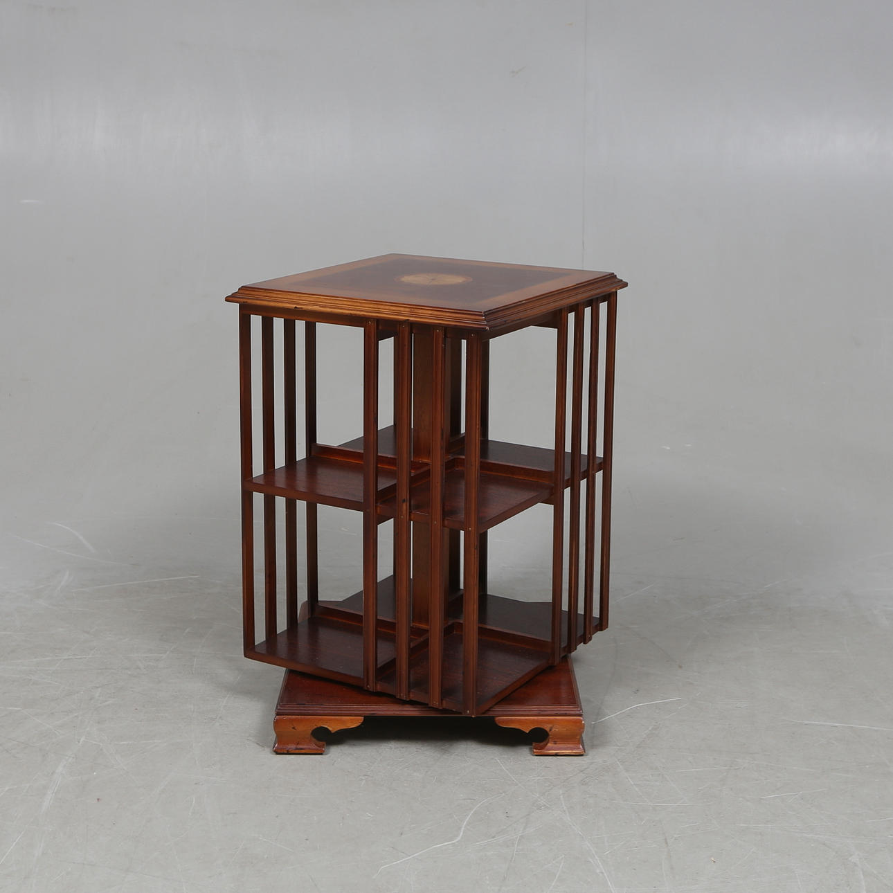 BOOK SPINNING, English style.