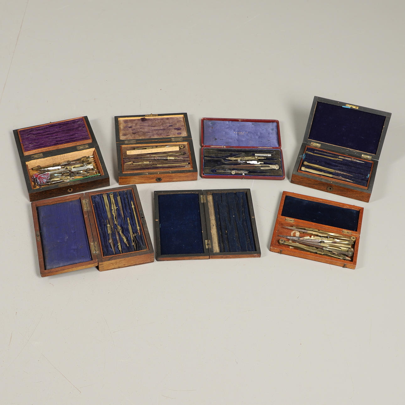 VARIOUS VINTAGE GEOMETRY SETS.