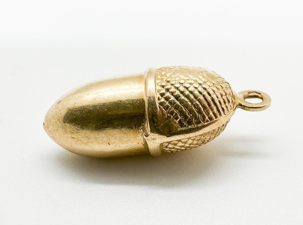 ANHÄNGER, 18 Karat Gold, Eichel.