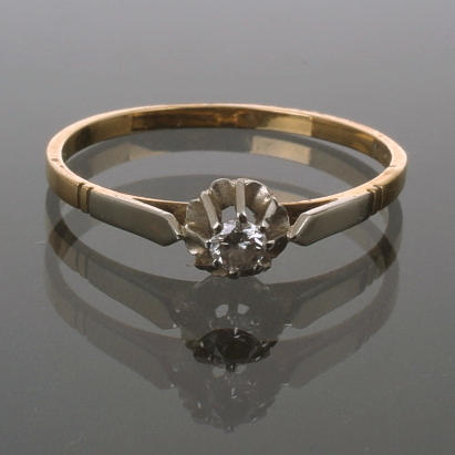 RING guld 18K, med briljant 0,10 ct, totalvikt 1,5 gram.