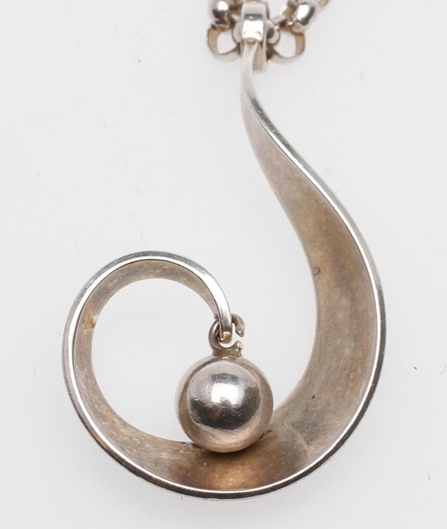 HÄNGE, silver, KE Palmberg, Alton, Falköping 1976, HALSBAND, silver, ärtlänk.