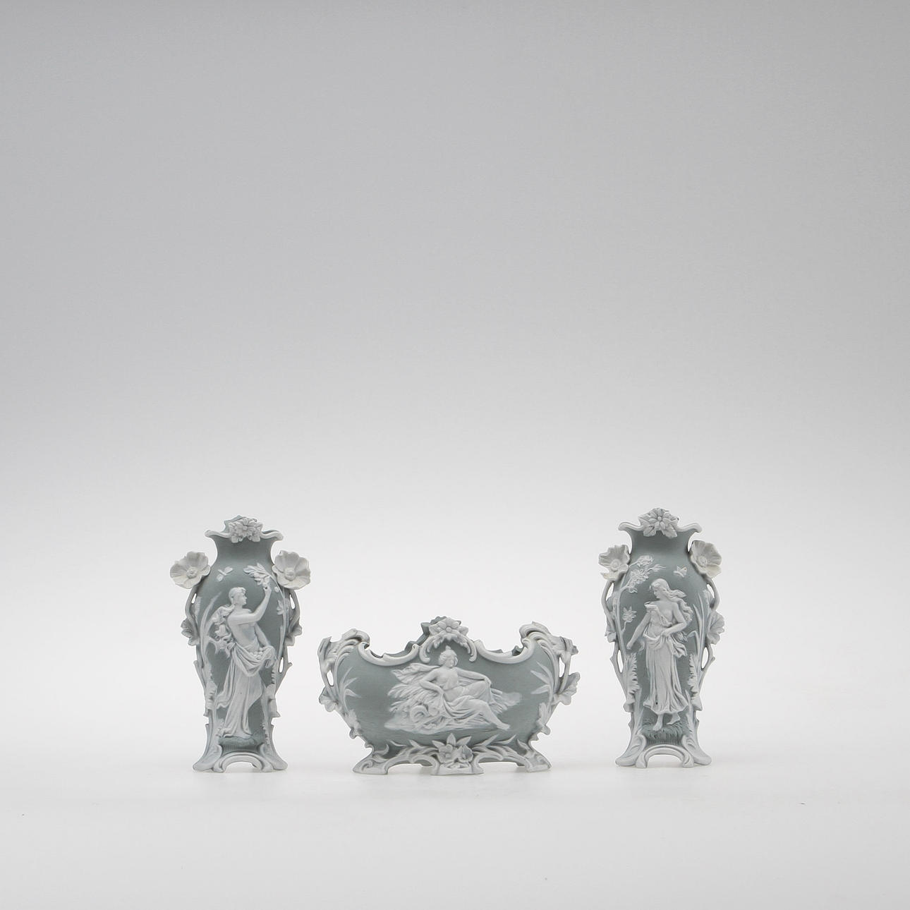 BORDSUPPSÄTTNING, 3 delar, porslin.