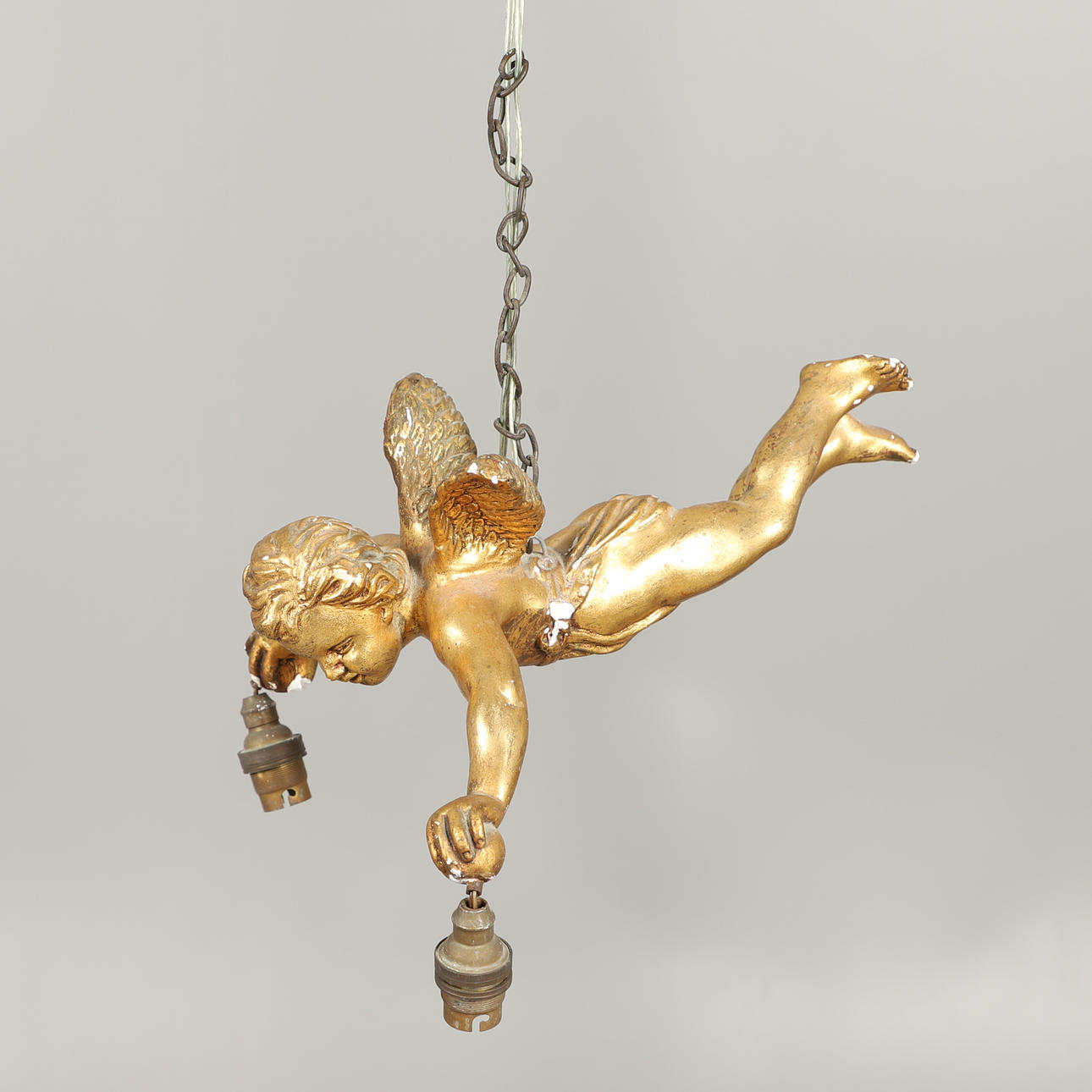 A GILT & GESSO CHERUB HANGING CEILING LIGHT.