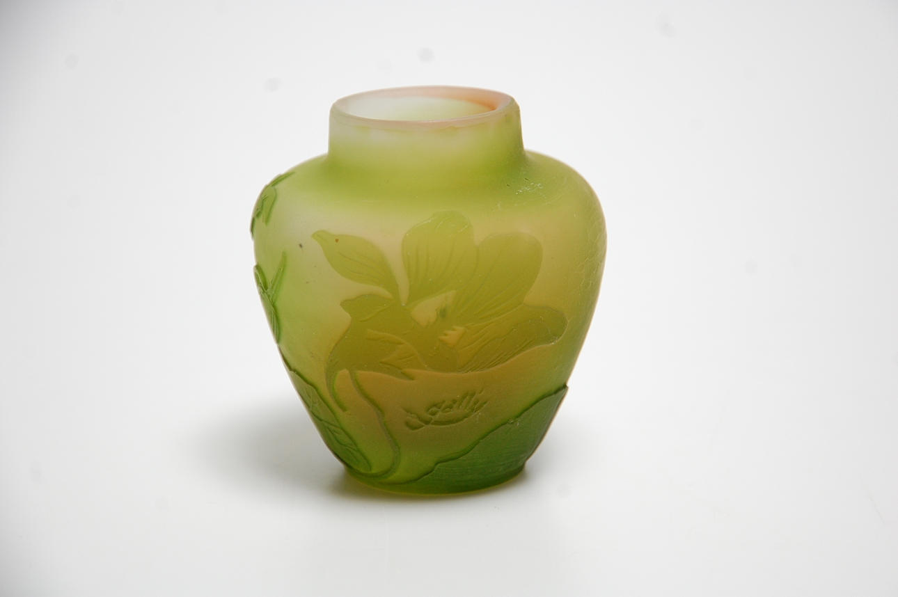 ÉMILE GALLÉ. EFTER. 1846-1904, miniatyr, glas bär signatur.