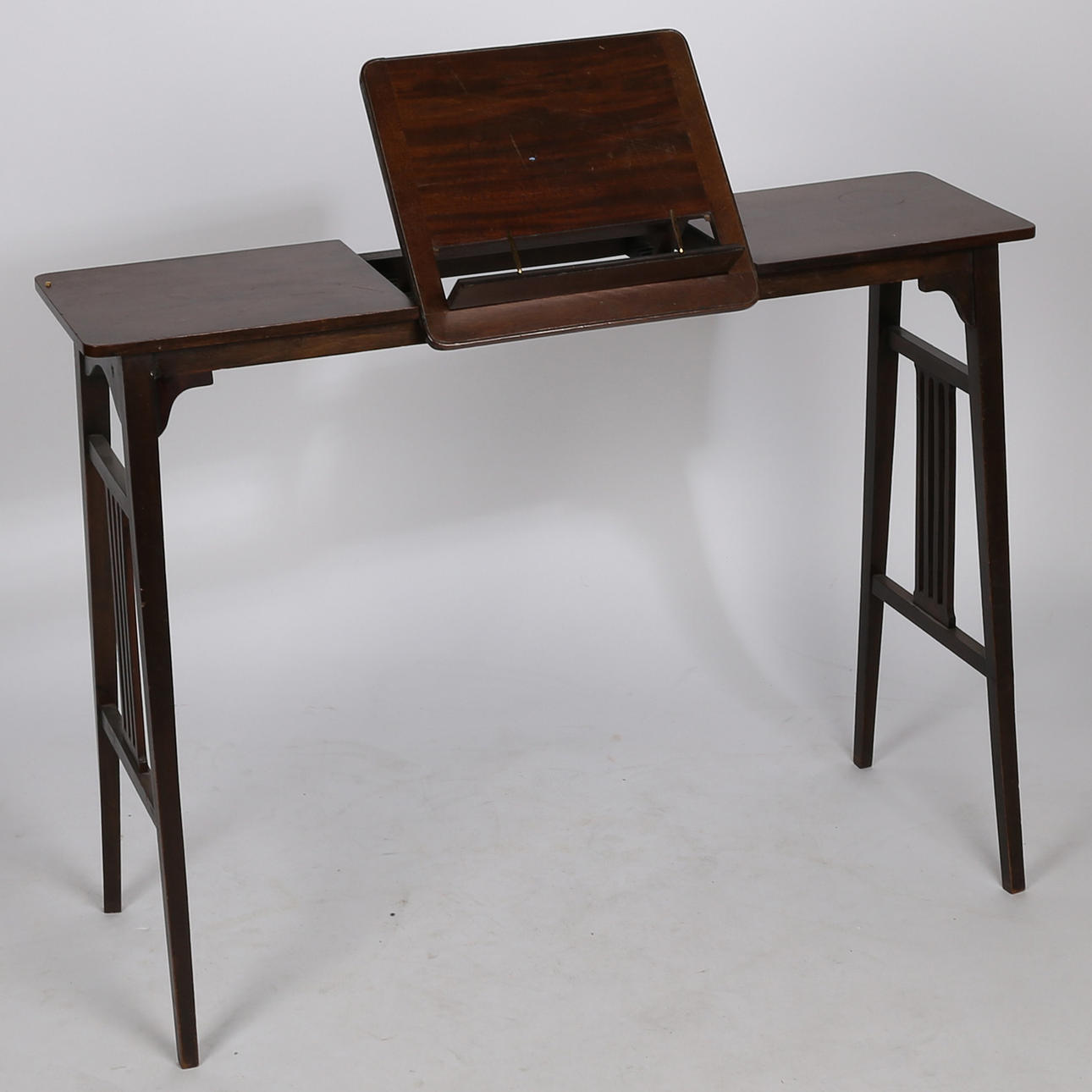 UNGEWÖHNLICHER EDWARDIANISCHER SCHREIBTISCH.