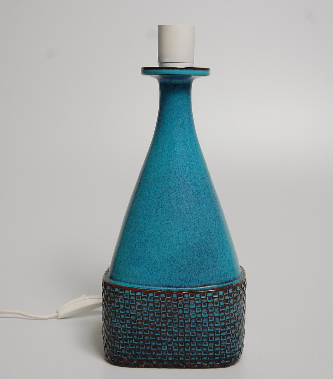 STIG LINDBERG. 1916-1982, bordslampa, keramik, signerad studiohanden Gustavsberg.