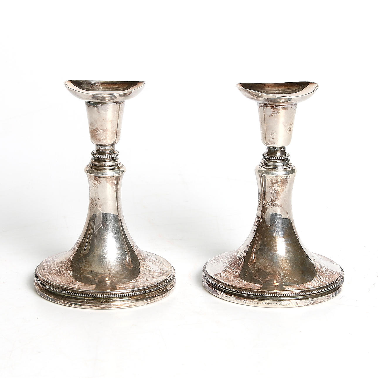 LJUSSTAKAR, ett par, silver, Eric Löfman, MGAB, Uppsala. 1900-tal.