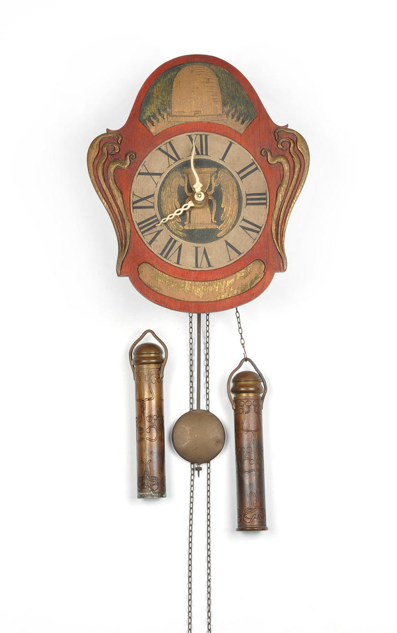 WANDUHR, MEMENTO MORI. Väska med klassicistisk dekoration, utsmyckade vikter.