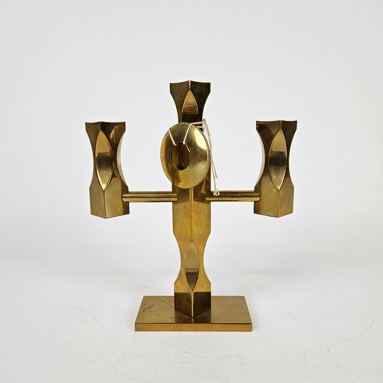 LARS ÅKESSON. Kandelaber, mässing, Vallonmässing, Söderköping, 1986.