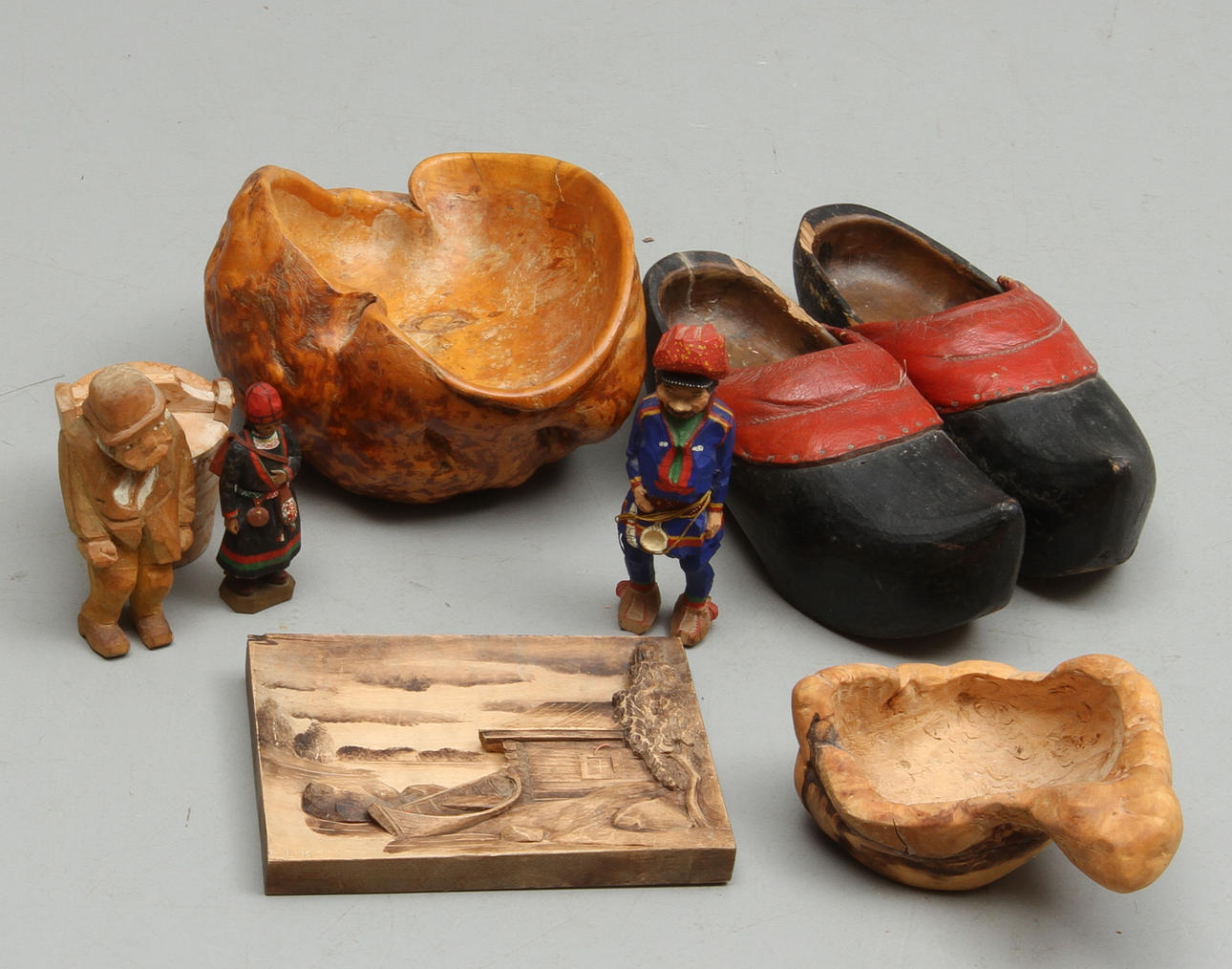 PARTI DIVERSE, bland annat träfigurer samt vriler.